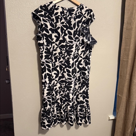 Black and White Floral Dress - Picture 2 of 2